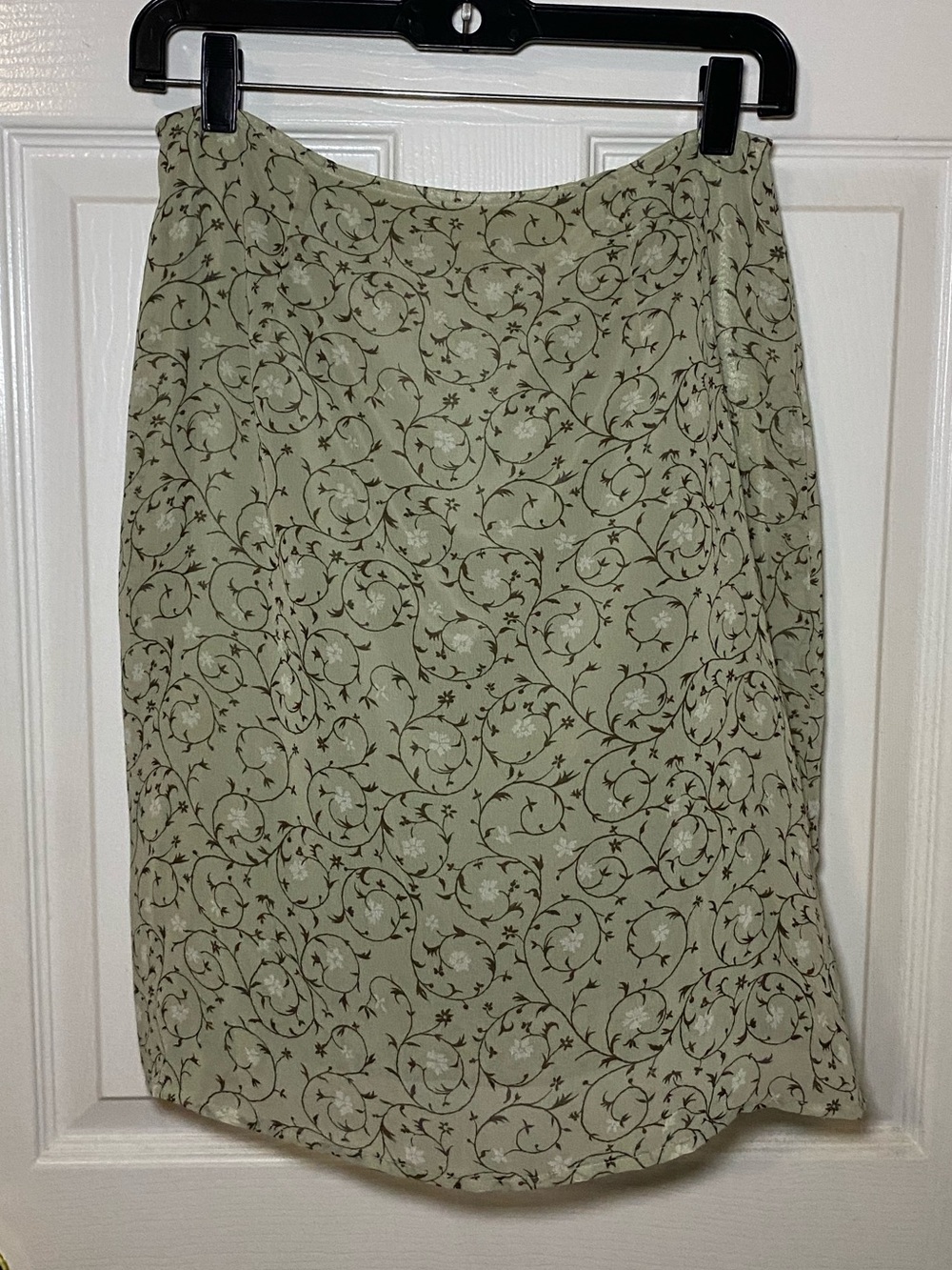Express Sage Green Floral-Print Pencil Skirt